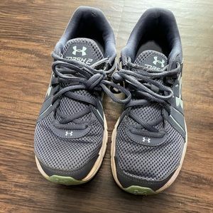 Gray under armor with teal symbol women size 7